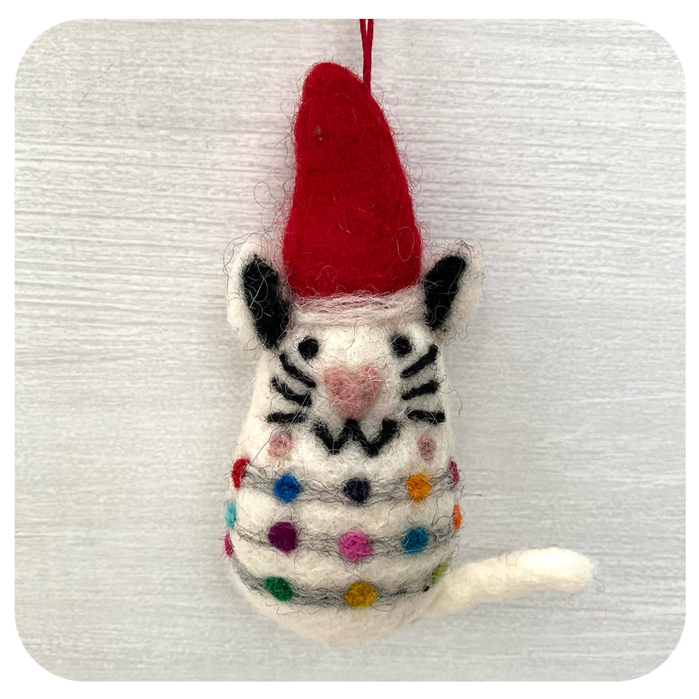 String light Cat - 100% Sheep Wool