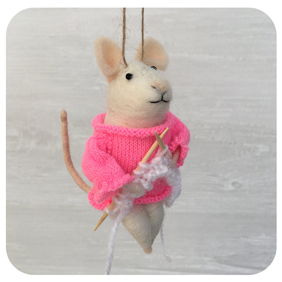 Knitting Nadine Mouse