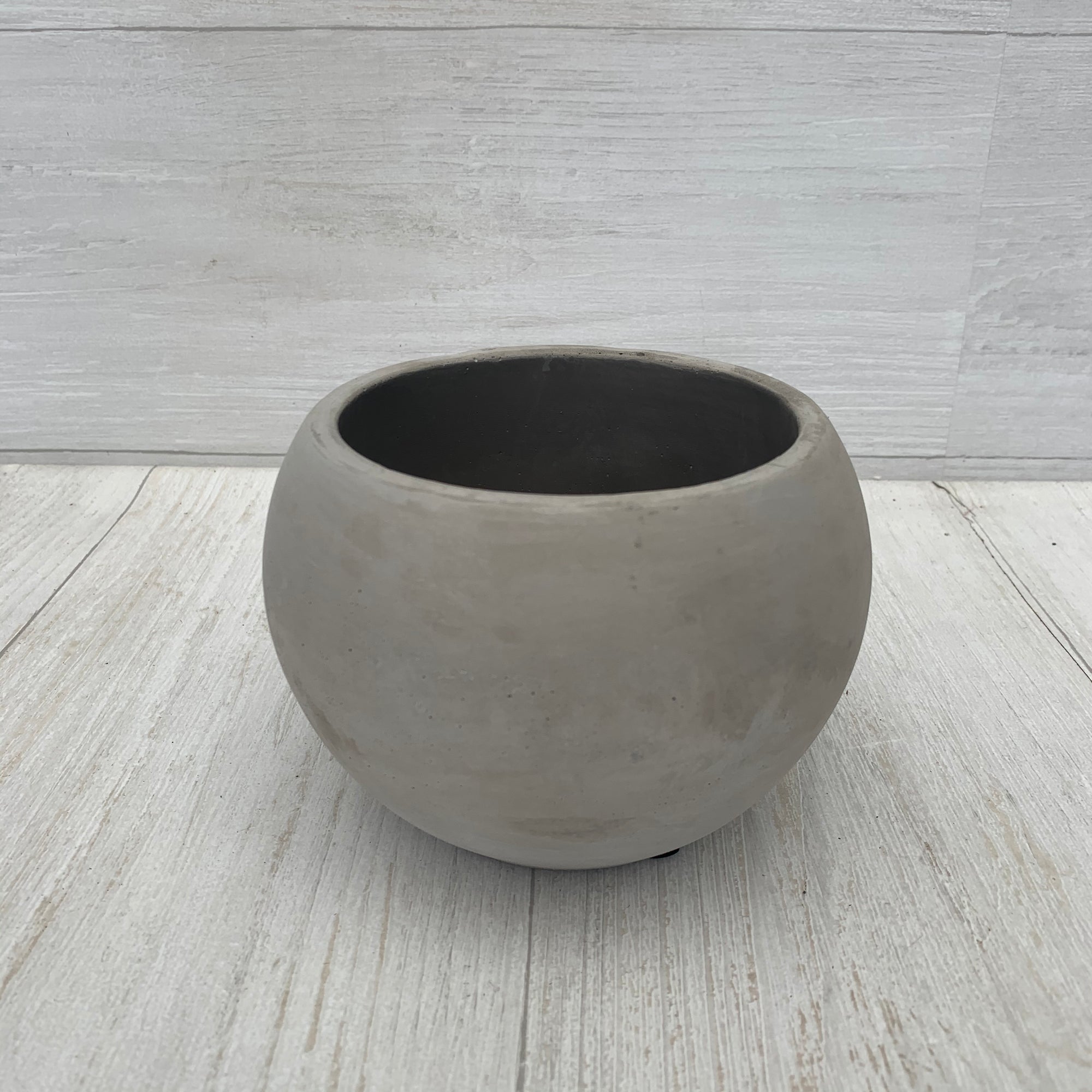 Mid-sized Round Pot Collection