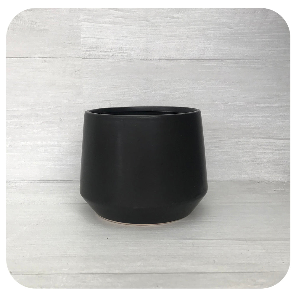 Peter Matte Black Pot