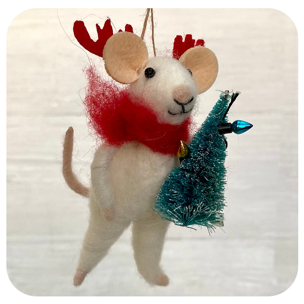 Holiday Mouse with Tree