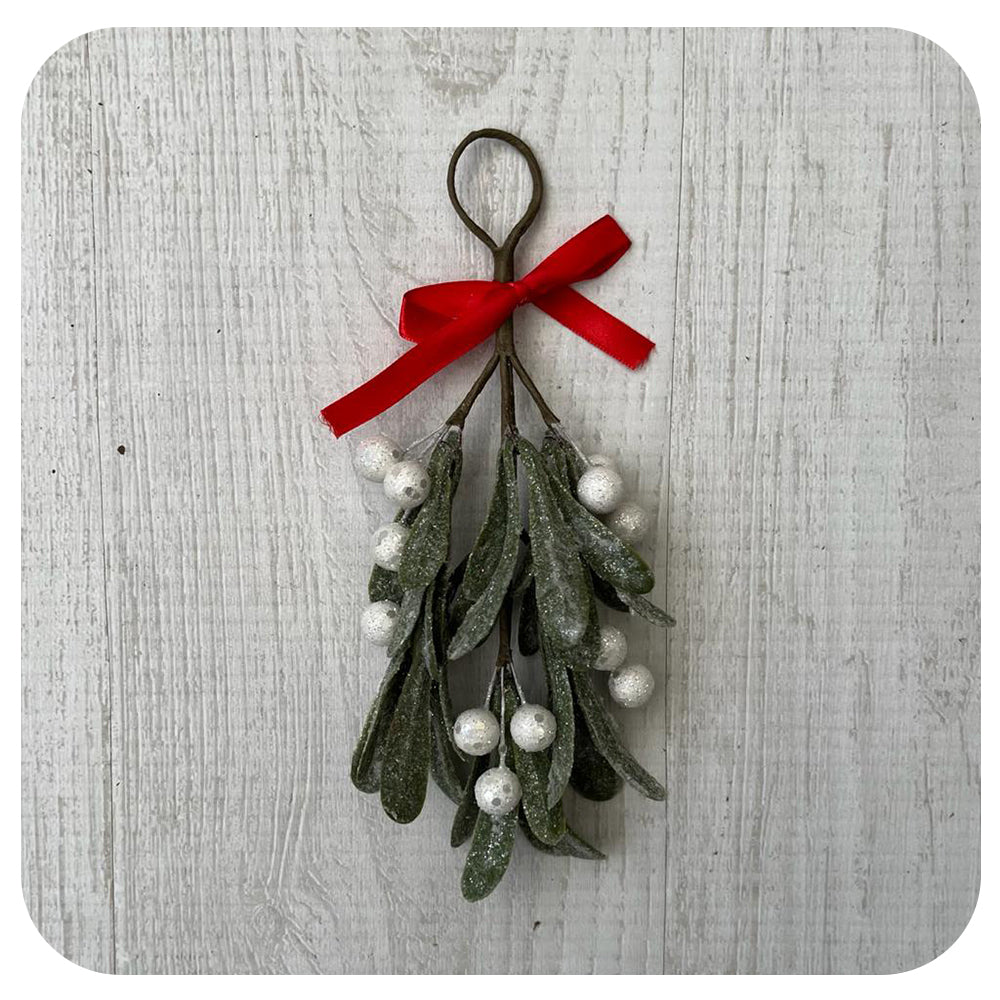 Glitter Mistletoe Cluster